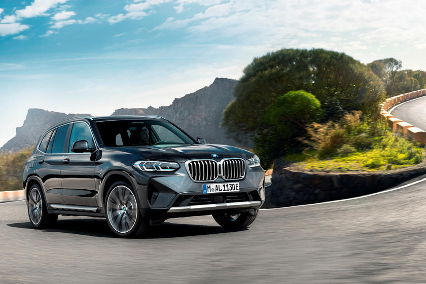 2022-bmw-x3-driving-front-angle-carbuzz-856655.jpg