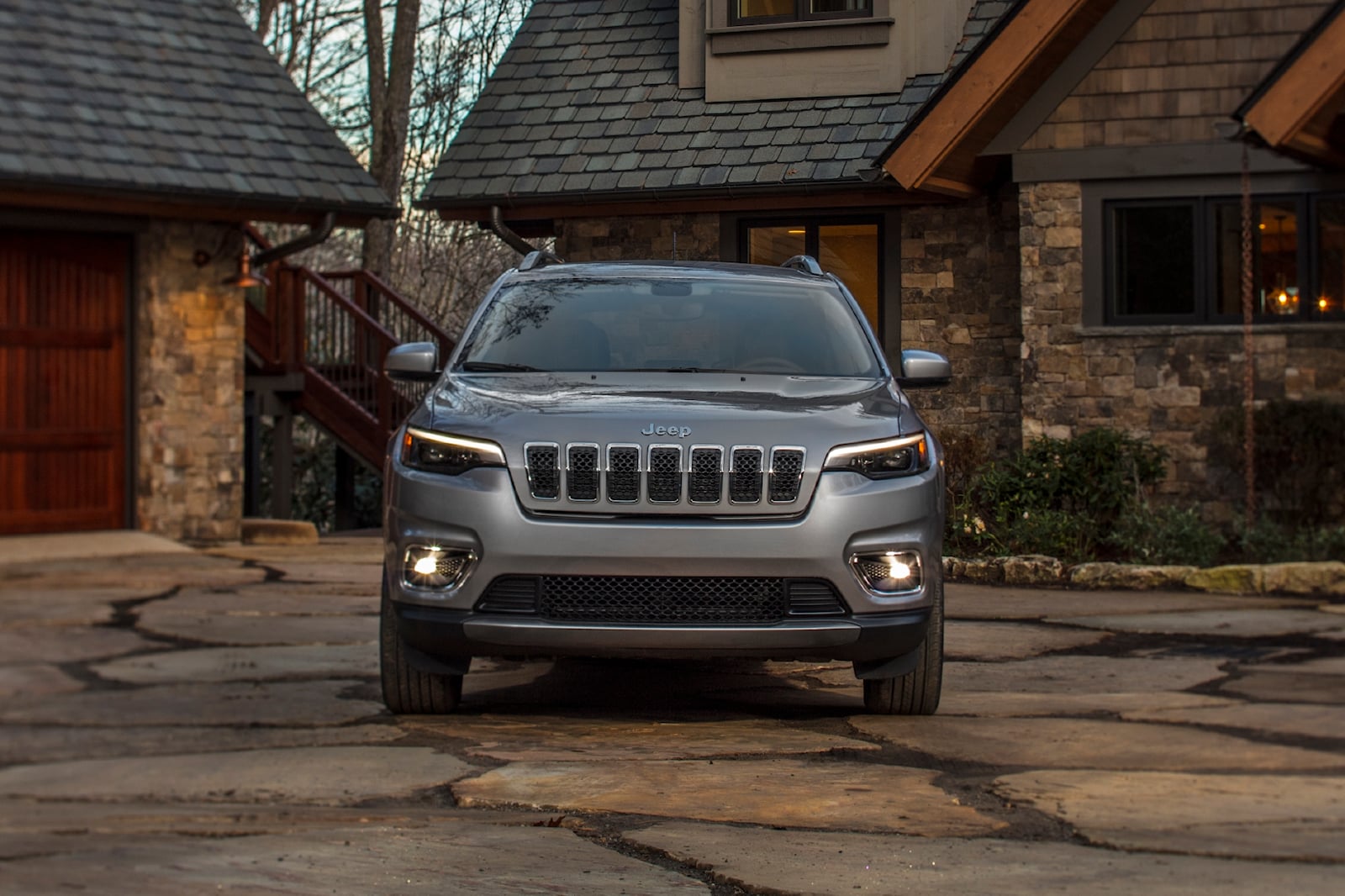 2022 Jeep Cherokee Front View