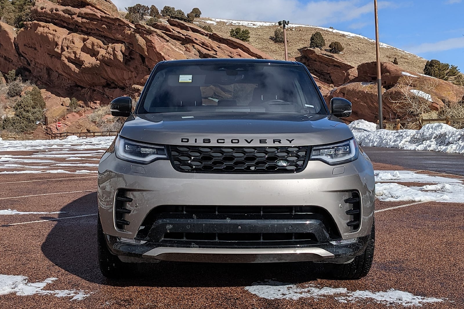 2022 Land Rover Discovery Front View