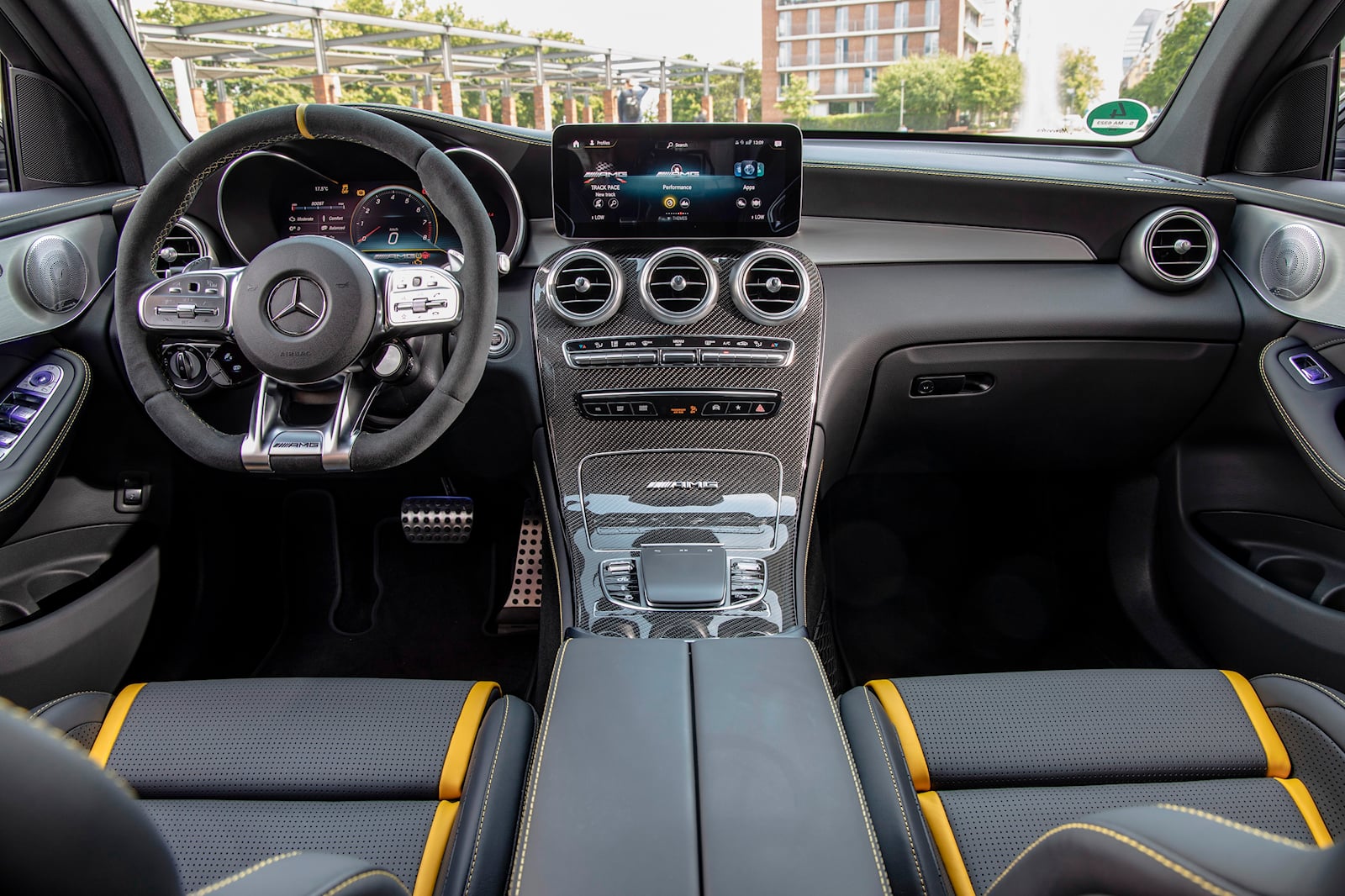 2022 Mercedes-AMG GLC 63 Coupe Dashboard