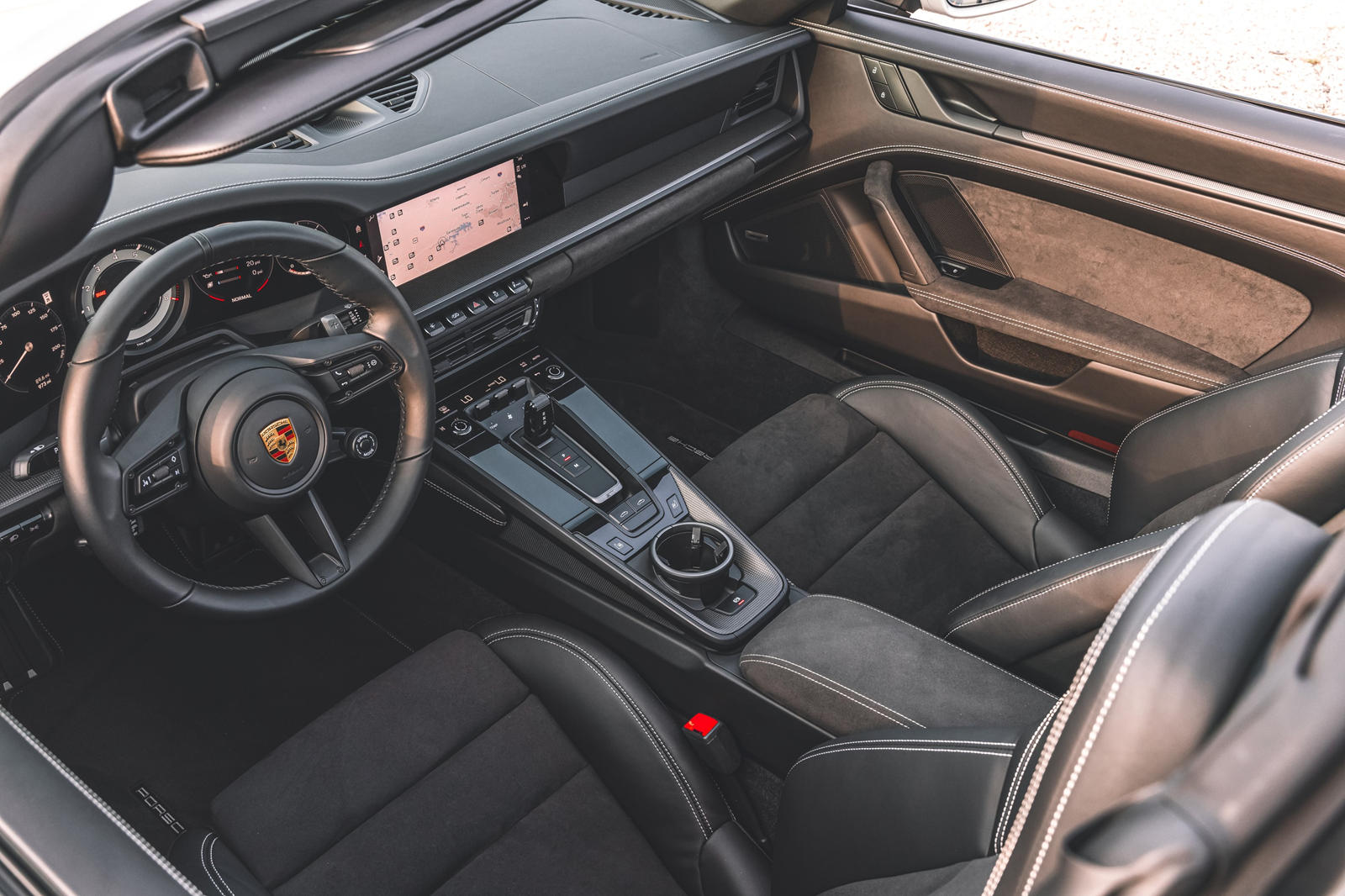 2022 Porsche 911 Targa 4 Interior Dimensions: Seating, Cargo Space & Trunk  Size - Photos | CarBuzz