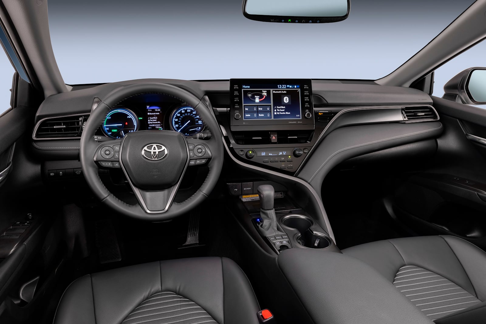 2019 Toyota Camry Hybrid exterior & interior detailed in a walkaround  video
