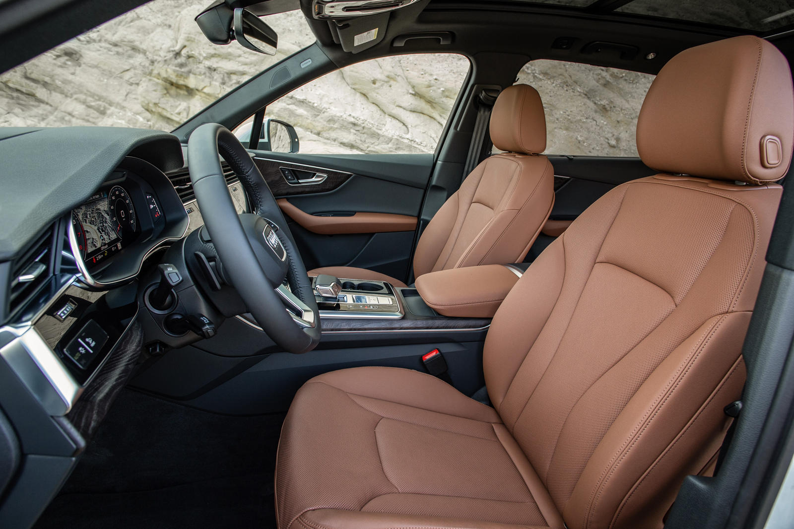 Voyage Easy to read aloud 2023 Audi Q7 Interior Dimensions: Seating, Cargo Space & Trunk Size -  Photos | CarBuzz