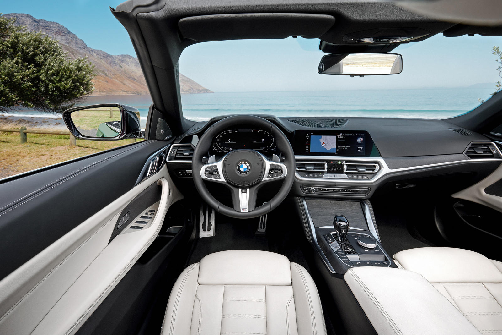 2023 BMW 4 Series Convertible Central Console