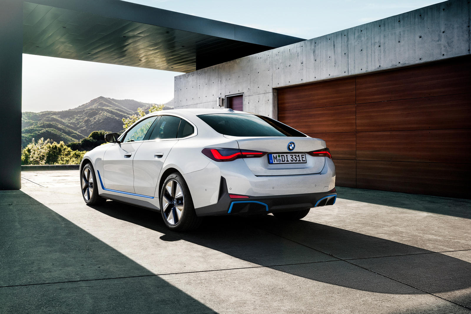 2023 BMW i4 Gran Coupe Exterior Colors & Dimensions: Length, Width