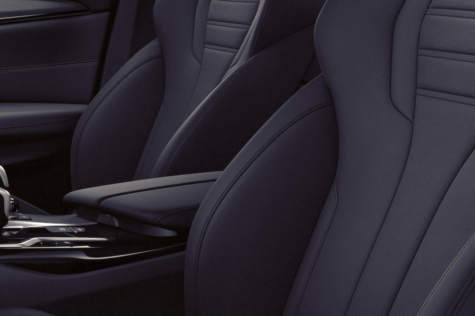 2023 BMW M5 Sedan Interior Dimensions: Seating, Cargo Space & Trunk Size -  Photos