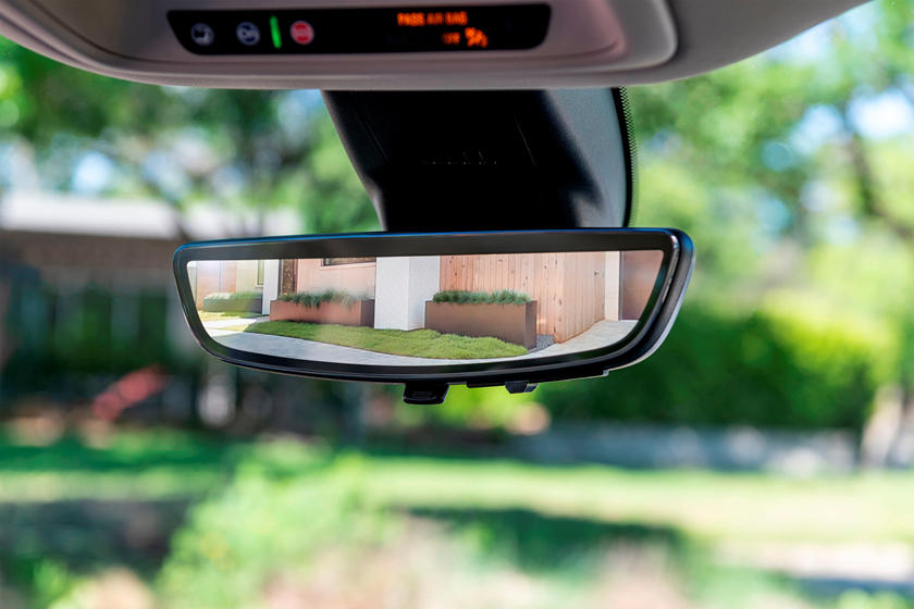 2023-buick-enclave-rearview-mirror-carbu