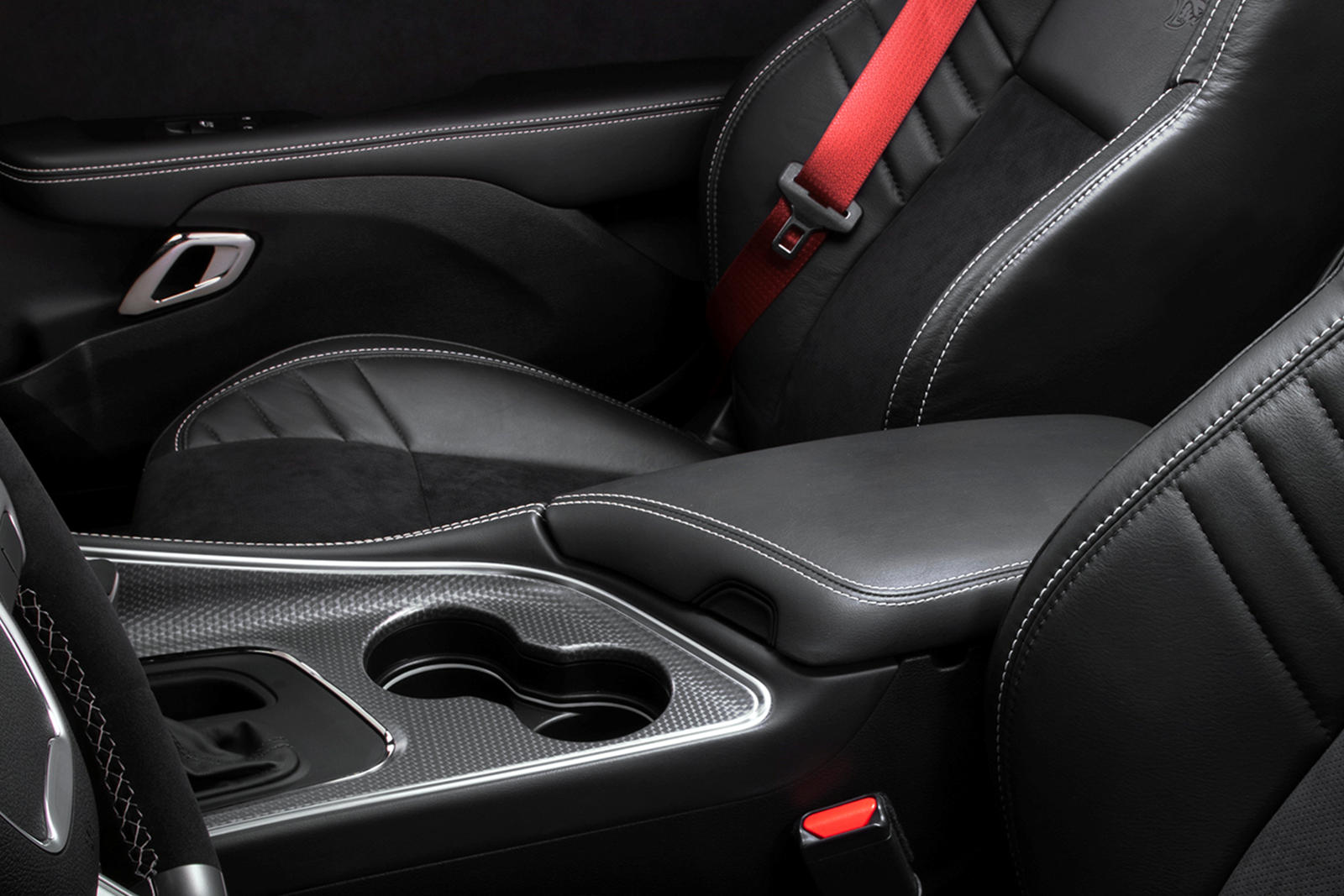 2023 Dodge Challenger SRT Hellcat Interior Dimensions: Seating, Cargo Space  & Trunk Size - Photos