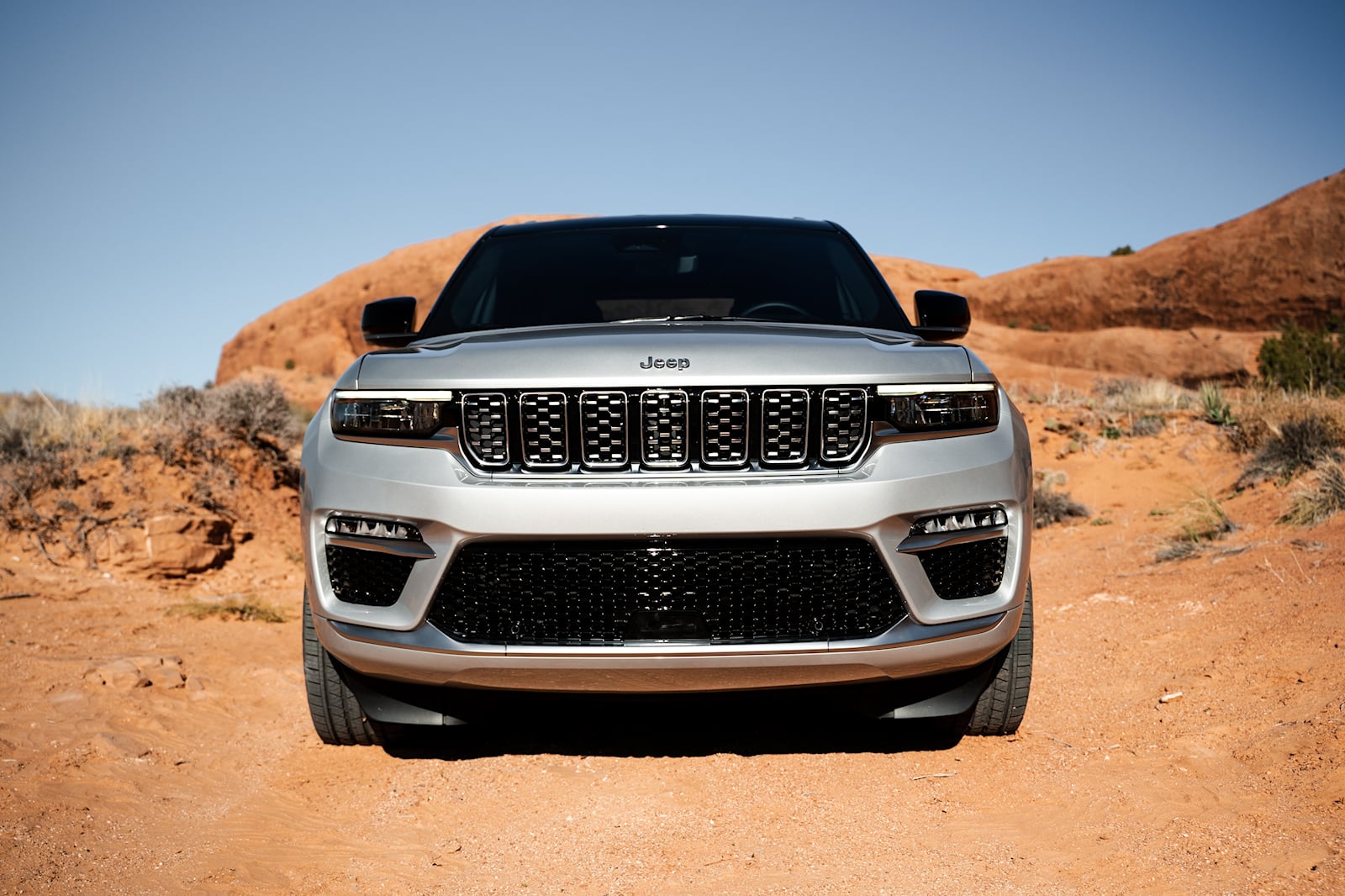 2023 Jeep Grand Cherokee Front View