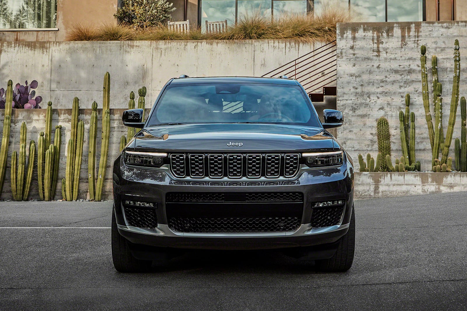 2023 Jeep Grand Cherokee L Front View