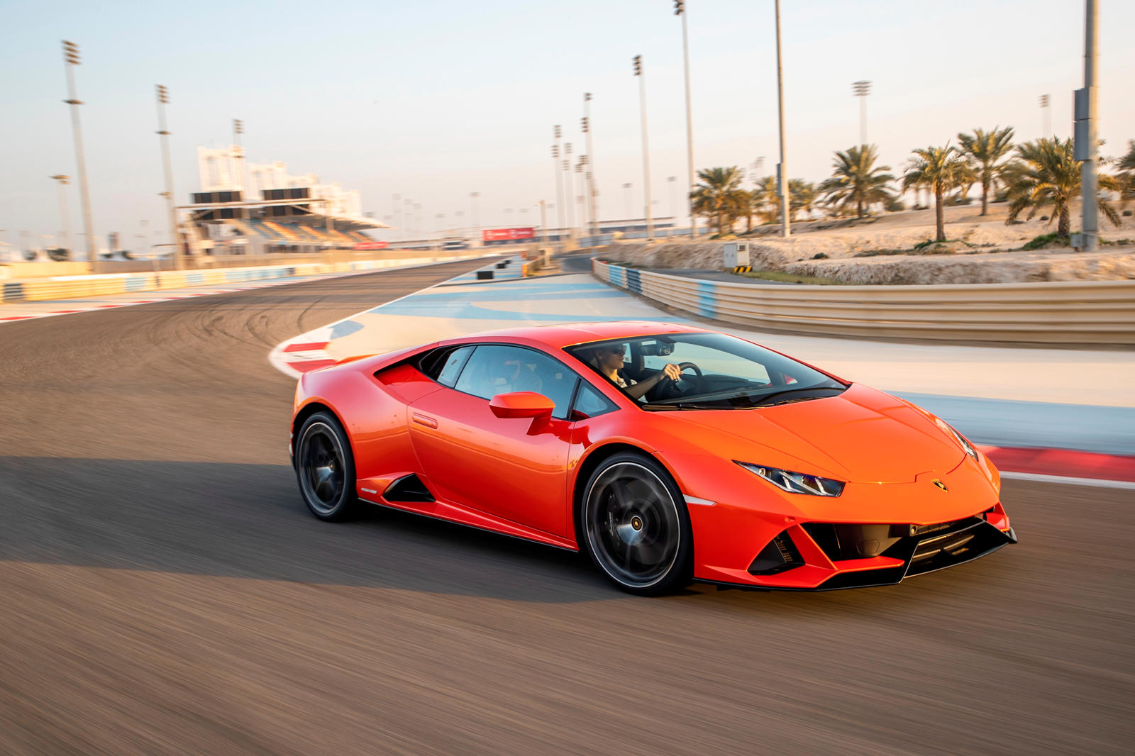 Huracán EVO Fluo Capsule: light up your road