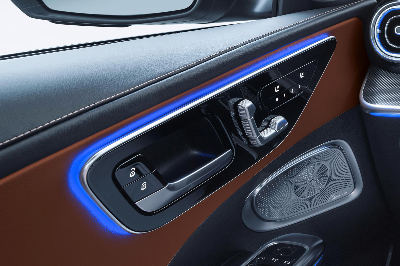 2023 Mercedes-Benz C-Class Sedan Interior Dimensions: Seating, Cargo Space  & Trunk Size - Photos