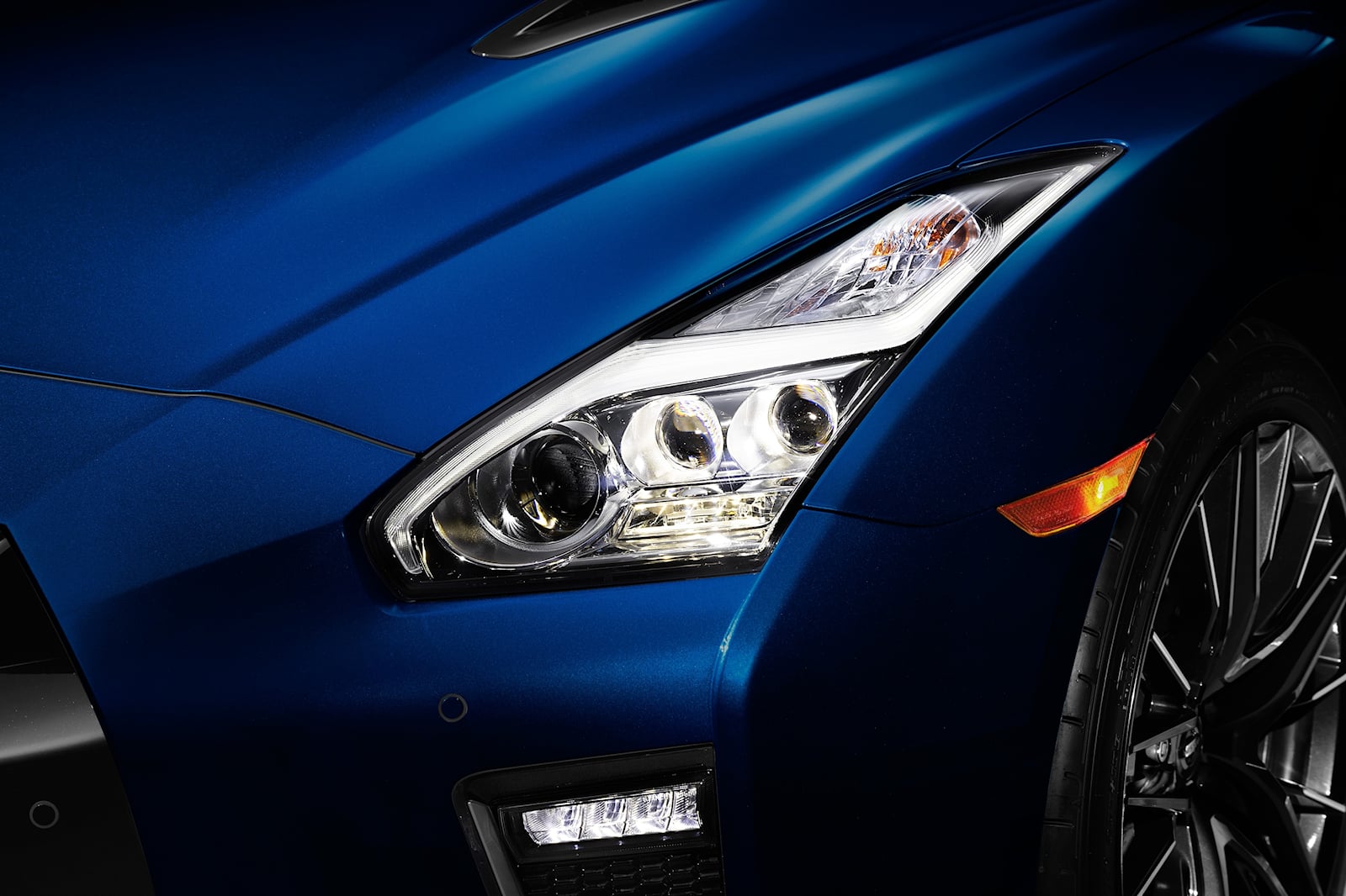 modnes Faciliteter tunge 2023 Nissan GT-R Exterior Colors & Dimensions: Length, Width, Tires -  Photos | CarBuzz