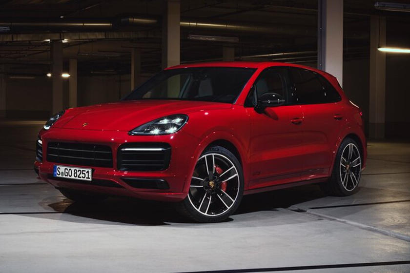 2023 Porsche Cayenne Front Angle View