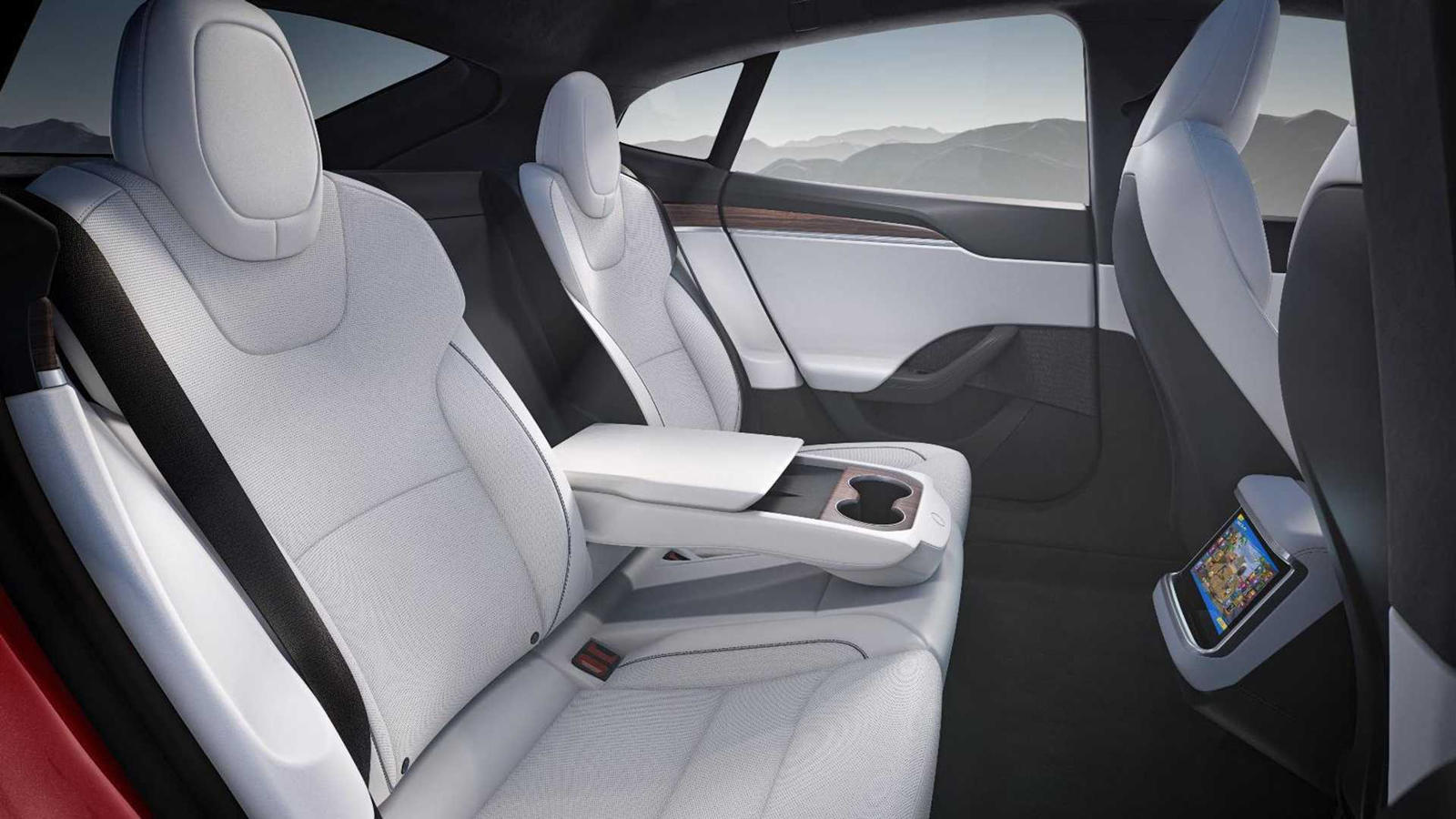 2023 Tesla Model S Plaid Interior Dimensions: Seating, Cargo Space & Trunk  Size - Photos
