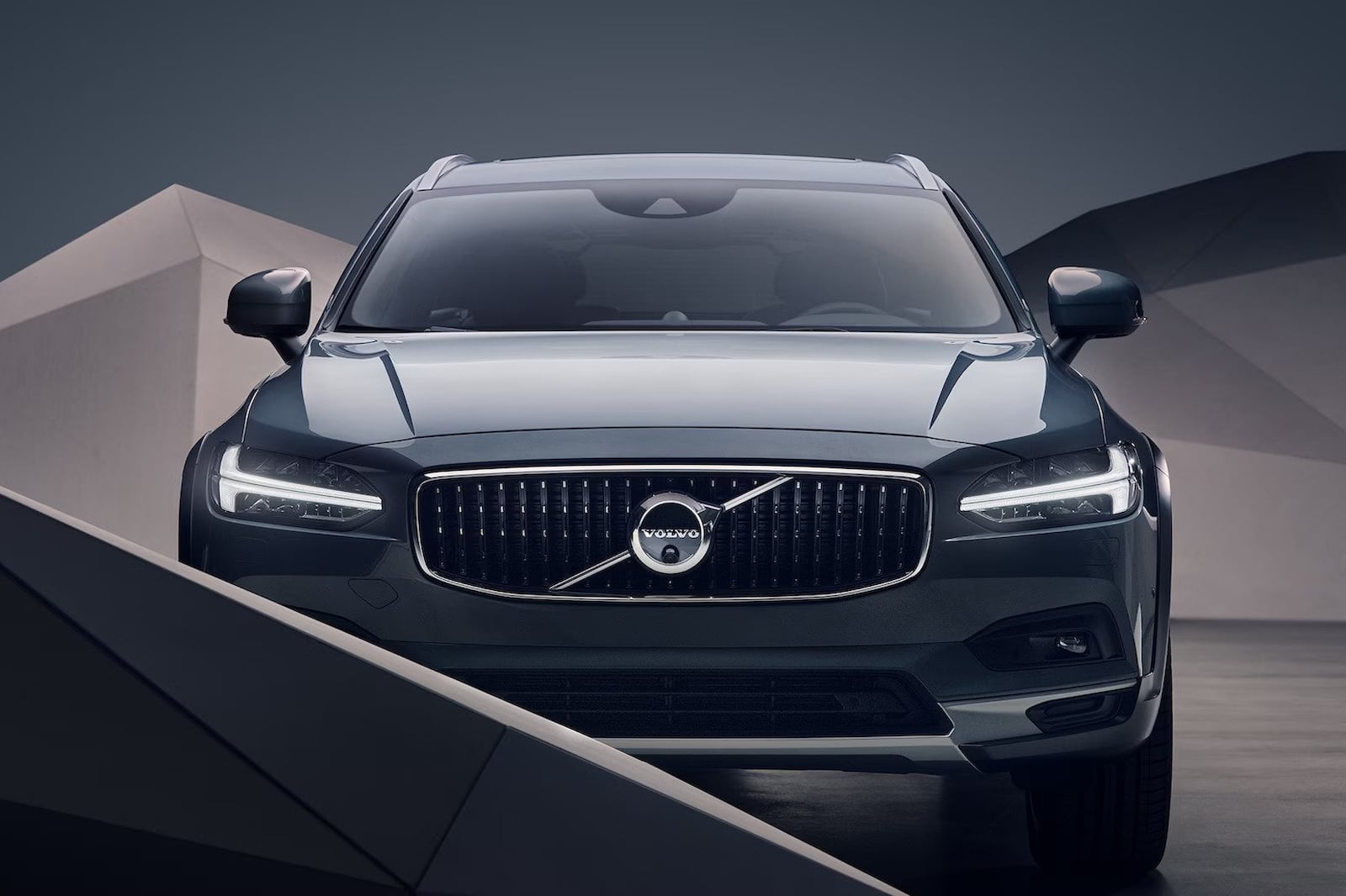 2023 Volvo V90 Cross Country Front View