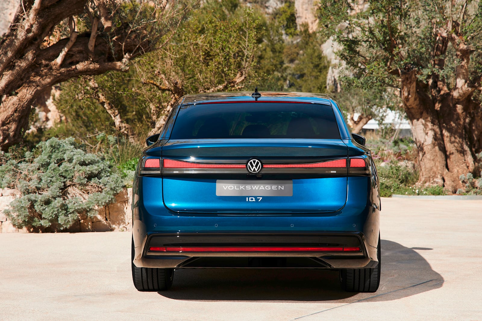 2025 Volkswagen ID.7: Review, Trims, Specs, Price, New Interior Features,  Exterior Design, and Specifications