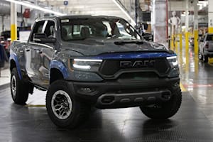 7 Robbers Fail To Steal A Ram Truck Right From The Factory
