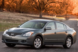 Official: Nissan Altima Hybrid Gets Short Circuited