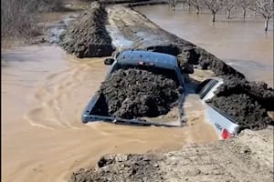 Watch Farmer Drive Ford And Chevy Into The Levee To Save Farm From Floods