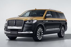 Lincoln Navigator Black Gold Special Edition Has A Very Flashy Paint Job