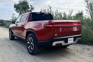 Rivian R1T With Dual Motors And Large Battery Starts Reaching Customers