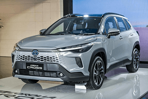 Toyota Corolla Cross Facelift Makes Global Debut With Lexus-Like Face