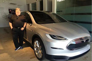 Obviously Woz Does Not Own a New Tesla Model X