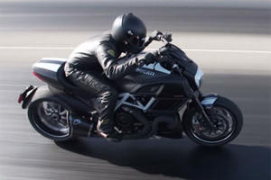 Ducati Diavel Rips Stingray a New One at the Drag Strip