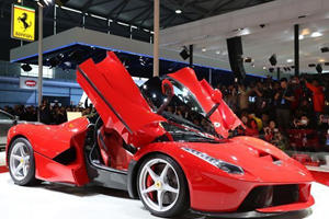 Eager LaFerrari Buyers Are Paying Double the Price