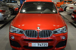 Does the BMW X4 Look Better in Melbourne Red or Carbon Black?