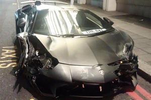 Student Smashes Lamborghini Aventador SV In London Street Race