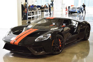 Ford GT Deliveries For The Holidays Make Santa Claus Seem Like A Putz 