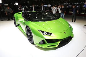 Lamborghini Huracan Evo Spyder Is A Lean, Green, Fighting Machine