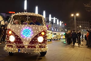 VW Gets In The Christmas Spirit With Mobile Light Show