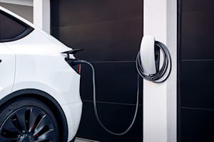 Tesla Tells Texan Owners: Avoid Charging During Peak Times