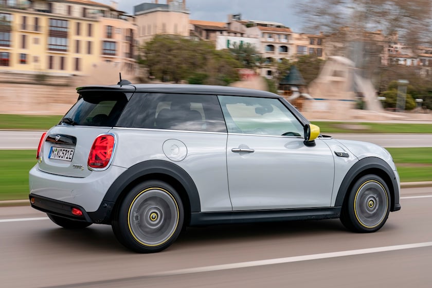 Electric Mini Cooper SE Gets New Nanuq White Paint Inspired By Polar ...