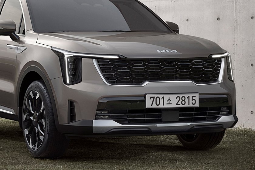 2024 Kia Sorento Facelift Revealed With Cadillac-Style Face | CarBuzz