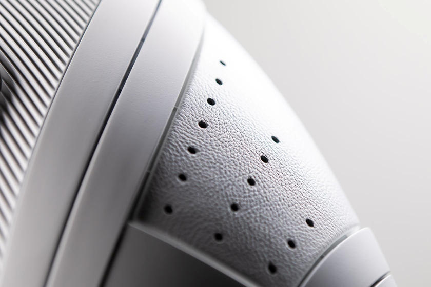 blanco lechoso suelo Renacimiento Unique Lexus UX Wears Tires Inspired By Nike Sneakers | CarBuzz