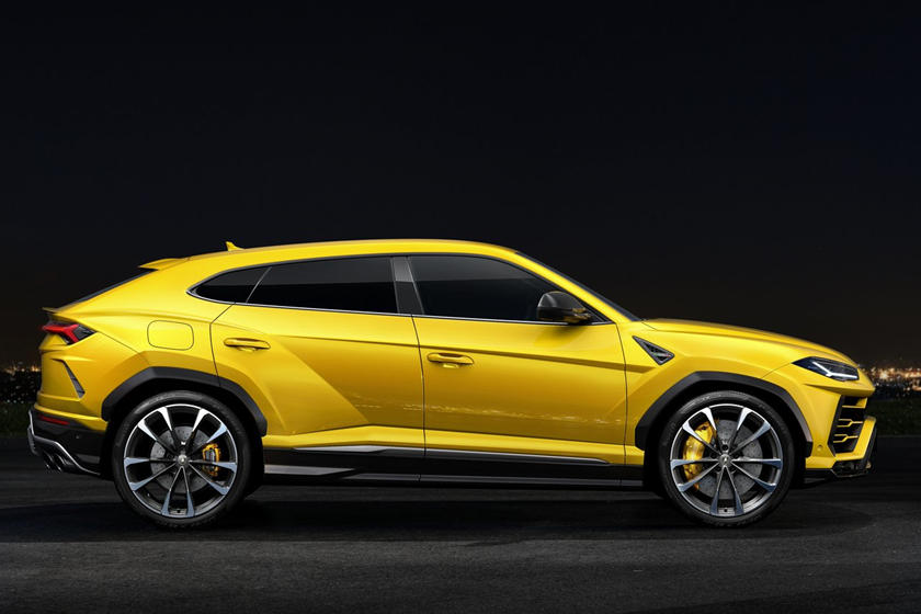 Does The Lamborghini Urus Look Too Much Like A Corvette ...