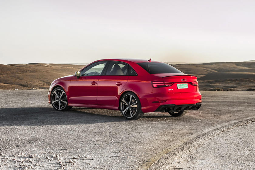 Vue arrière de l'Audi RS3 2017-2020