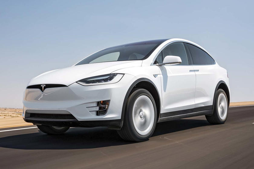 Vue avant du Tesla Model X 2016-2021 Conduite