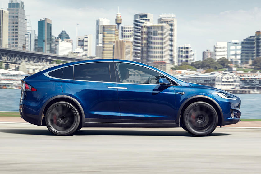 Vue latérale du Tesla Model X 2016-2021
