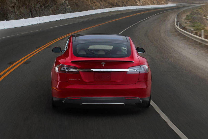 Vue arrière de la Tesla Model S 2017-2021