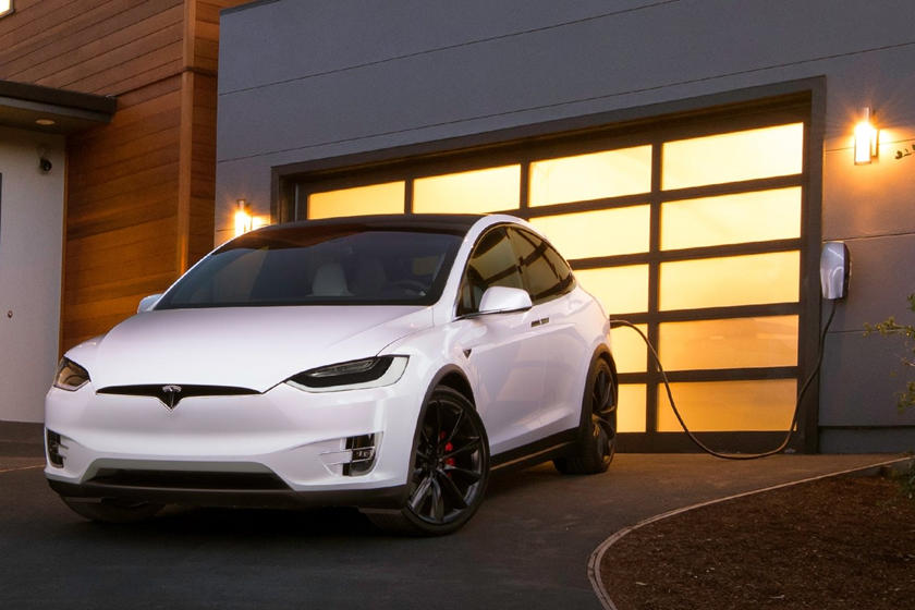 Vue d'angle avant Tesla Model X 2016-2020