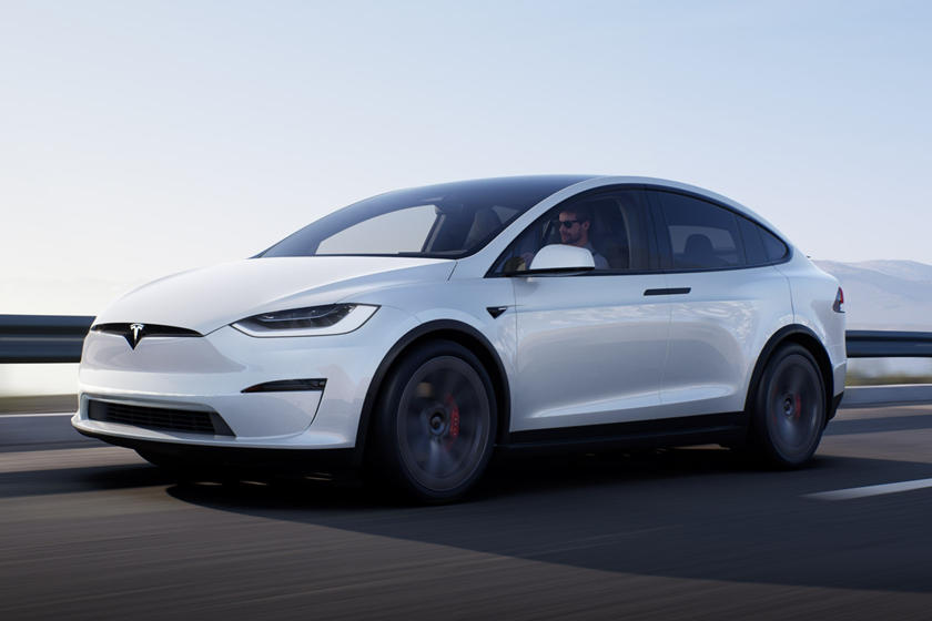 2021 Tesla Model X Plaid Angle avant de conduite