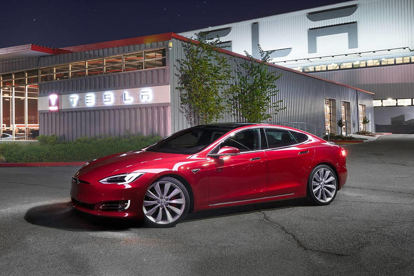 Vue d'angle avant Tesla Model S P100D 2017-2021