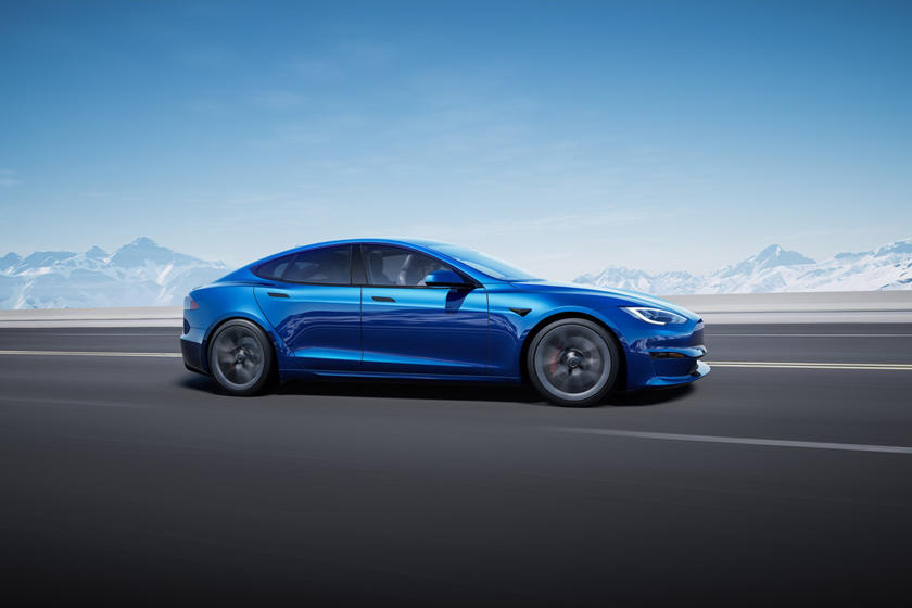 Conduite en perspective latérale à carreaux Tesla Model S 2021