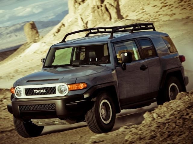 Off Road Wonders Jeep Wrangler Unlimited Vs Toyota Fj Cruiser