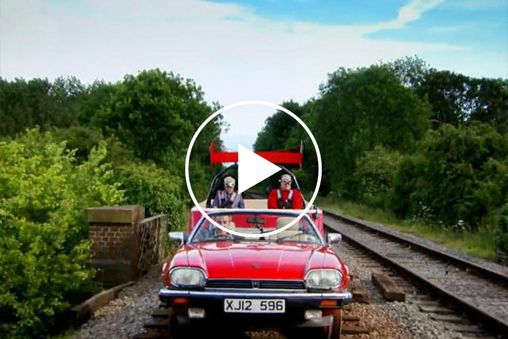 Melting hektar skat Video: The Top Gear Car-Train Challenge | CarBuzz